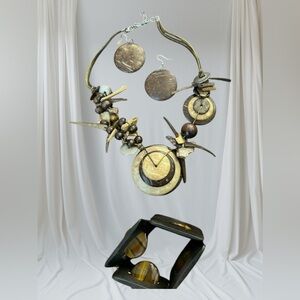 Elegant Gold and Brown Statement Necklace